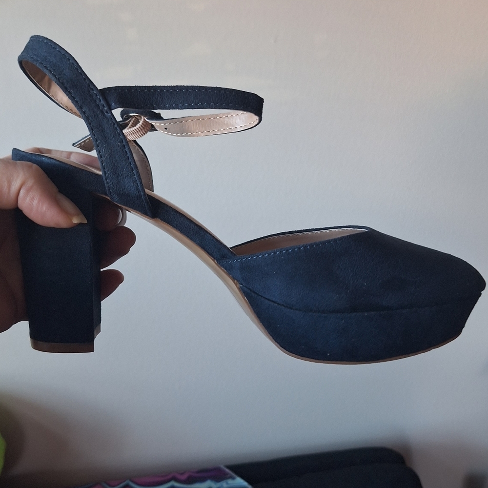 Blue Pumps - Picture 6 of 7